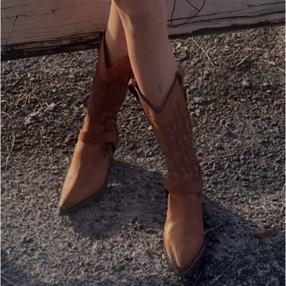 RARE FIND David J Pliner peace sign boots